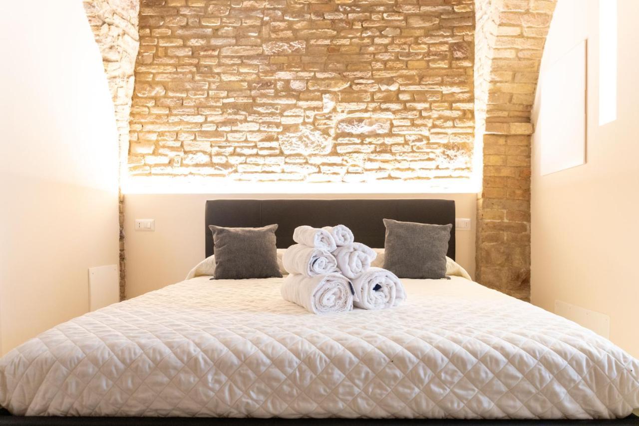 Ferienwohnung Loft Rustico In Centro Storico Assisi Exterior foto